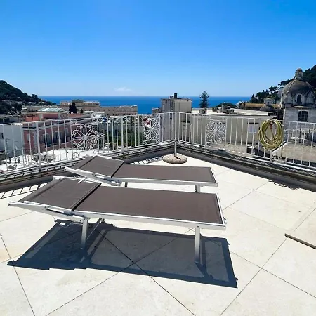Rooftop Luxury דירה קאפרי